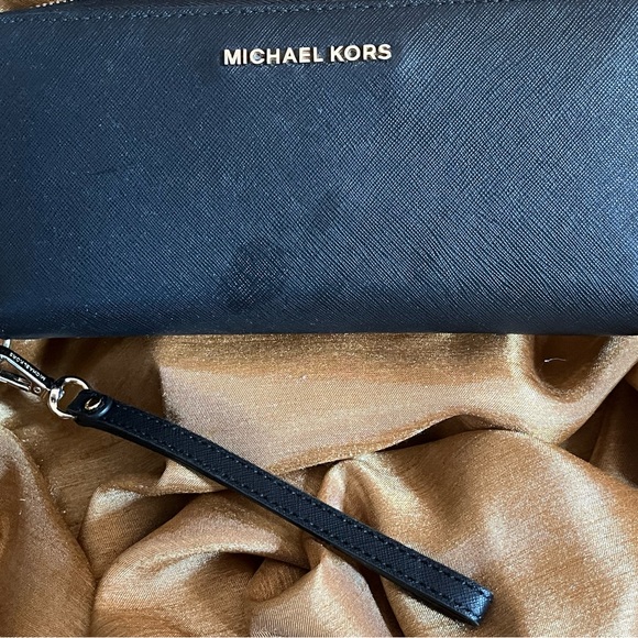 Michael Kors Women Black Zip-Around Wallet - Picture 4 of 5